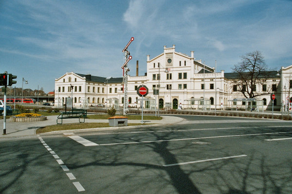 Das Bahnhofsgeb&auml;ude des Hauptbahnhofes Zittau.