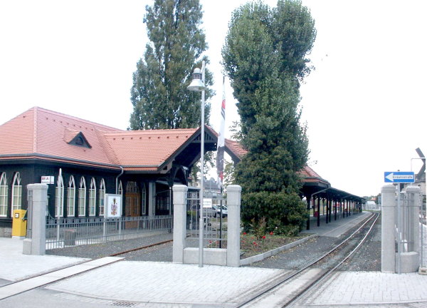 Das Schmalspur-Bahnhofsgeb&auml;ude des Hauptbahnhofes Zittau.