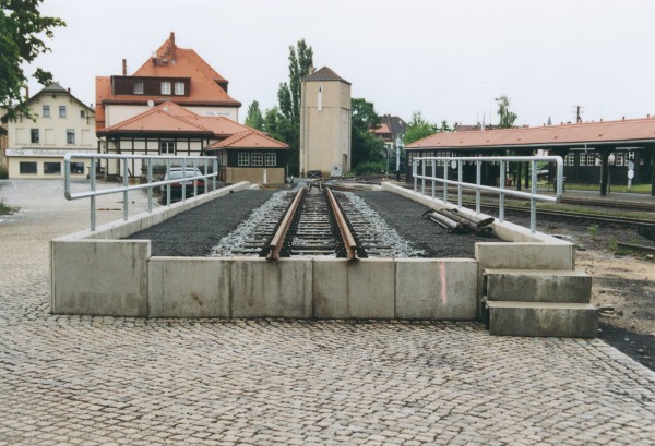 Die 2003 neu gebaute Fahrzeugverladerampe
