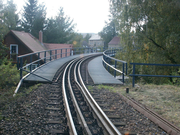 Die Br&uuml;cke &uuml;ber die August-Bebel-Stra&szlig;e