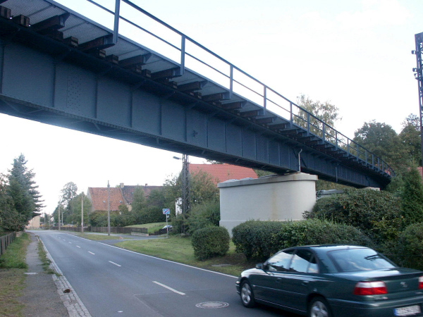 Die Br&uuml;cke &uuml;ber die August-Bebel-Stra&szlig;e