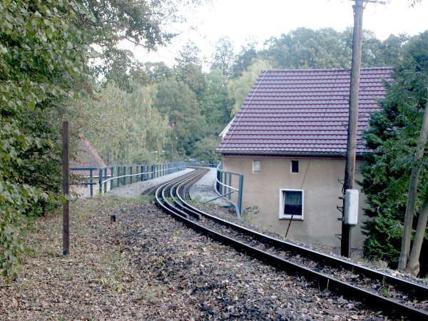 Die Br&uuml;cke &uuml;ber die August-Bebel-Stra&szlig;e