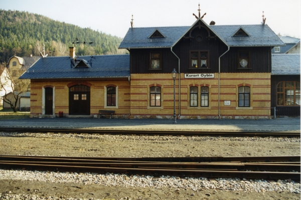 The impressive station building in Oybin (view from the tracks)